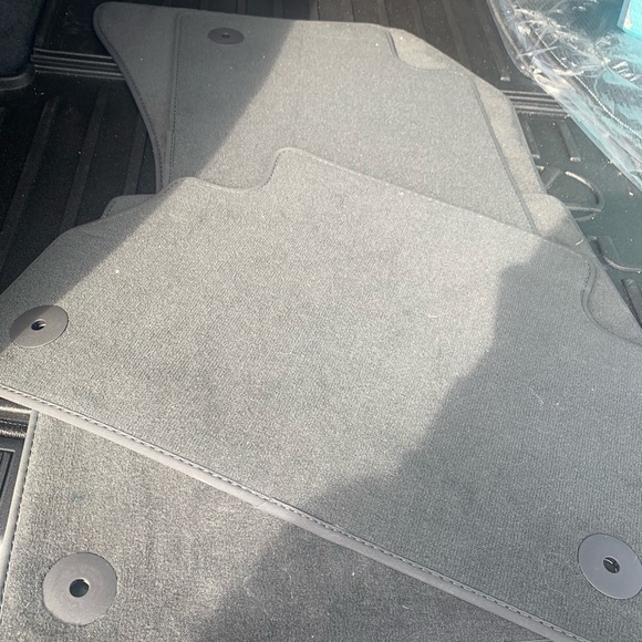 AUDI Q5 Textile Floor Mats - set of 4 - Picture 2 of 11